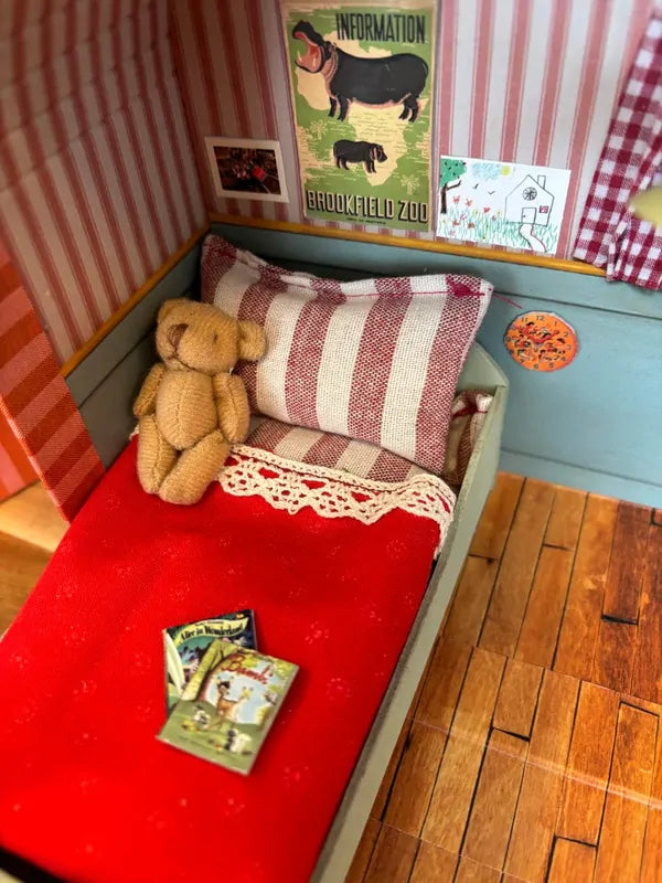 Sam & Julia - Mouse Mansion To Go, Bedroom