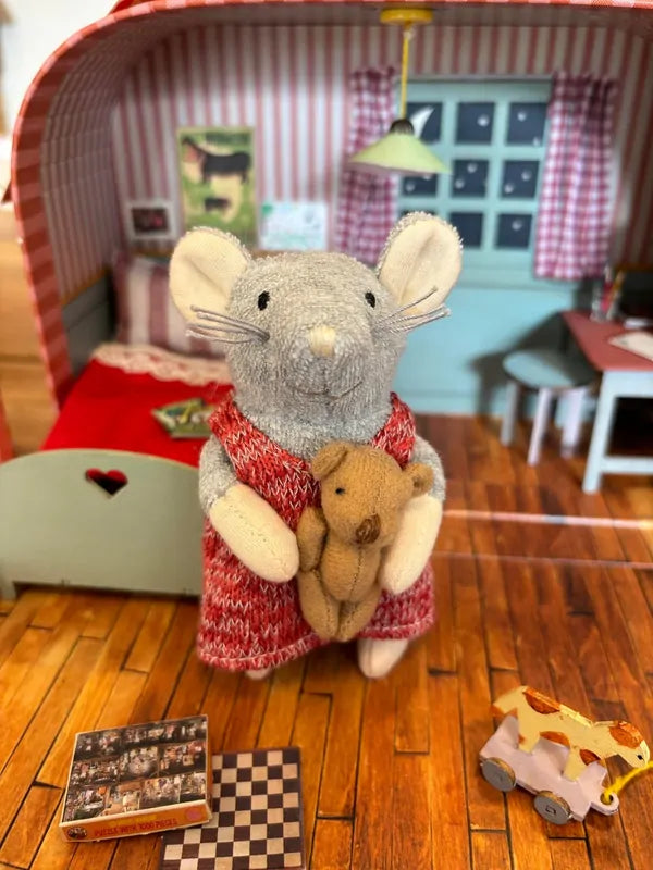 Sam & Julia - Mouse Mansion To Go, Bedroom