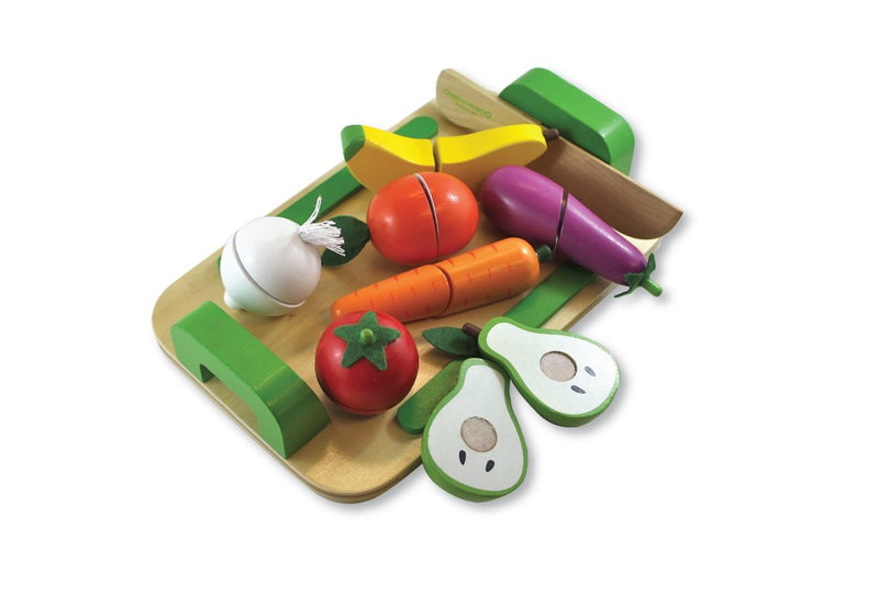 Wooden fruit and vegetable cutting set by discoveroo is a fun activity for children age years 3 +