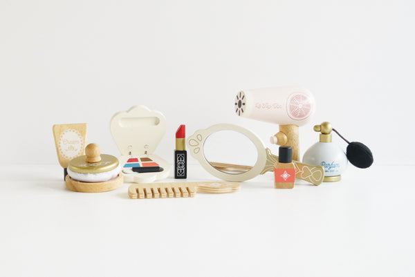 Le Toy Van wooden beauty set is exciting and full of imaginative play for chudre age 3 +