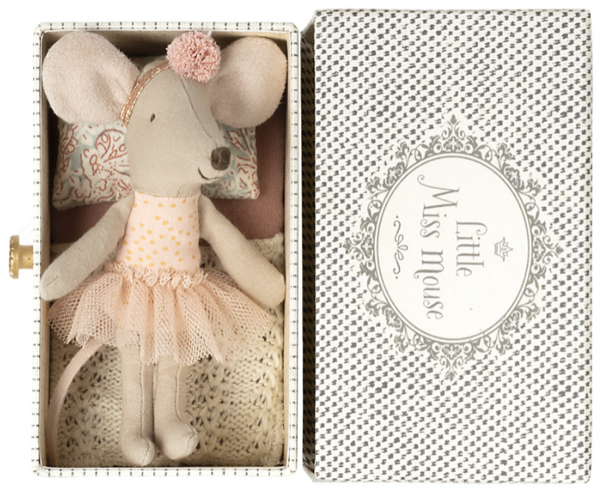Maileg - Dance Mouse Little Sister in daybed