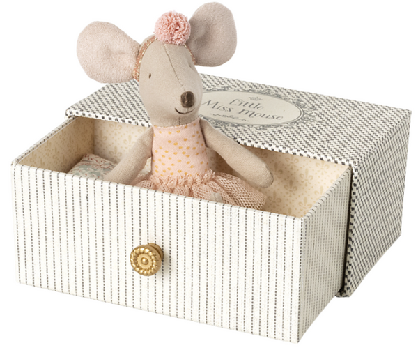 Maileg - Dance Mouse Little Sister in daybed