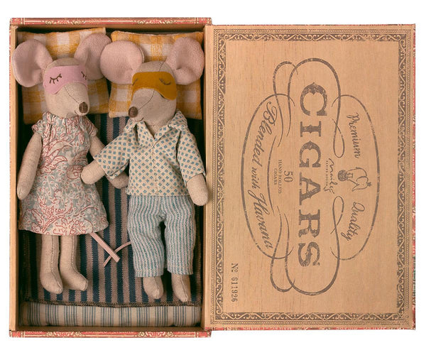 Maileg -  Mice, Mum & Dad In Cigar Box online