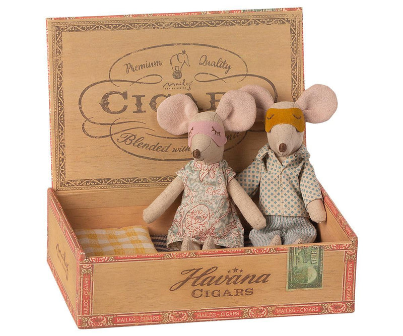 Maileg -  Mice, Mum & Dad In Cigar Box online
