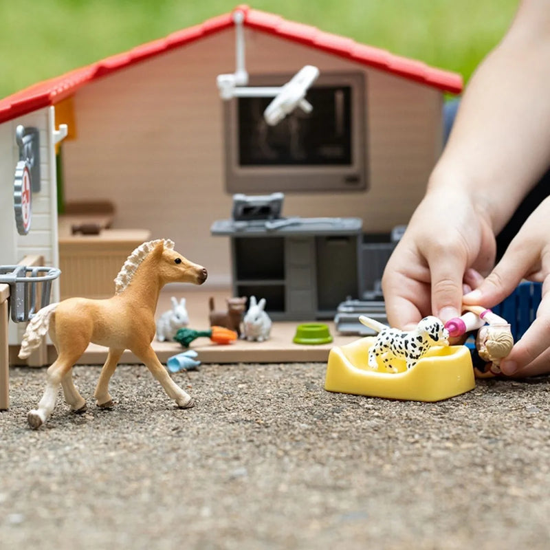 Schleich - Veterinarian Practise with Pets