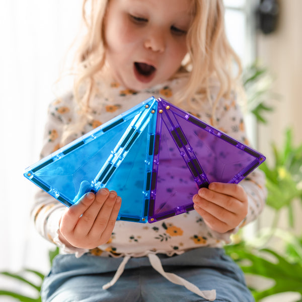 a child play with the connetix geometry pieces 