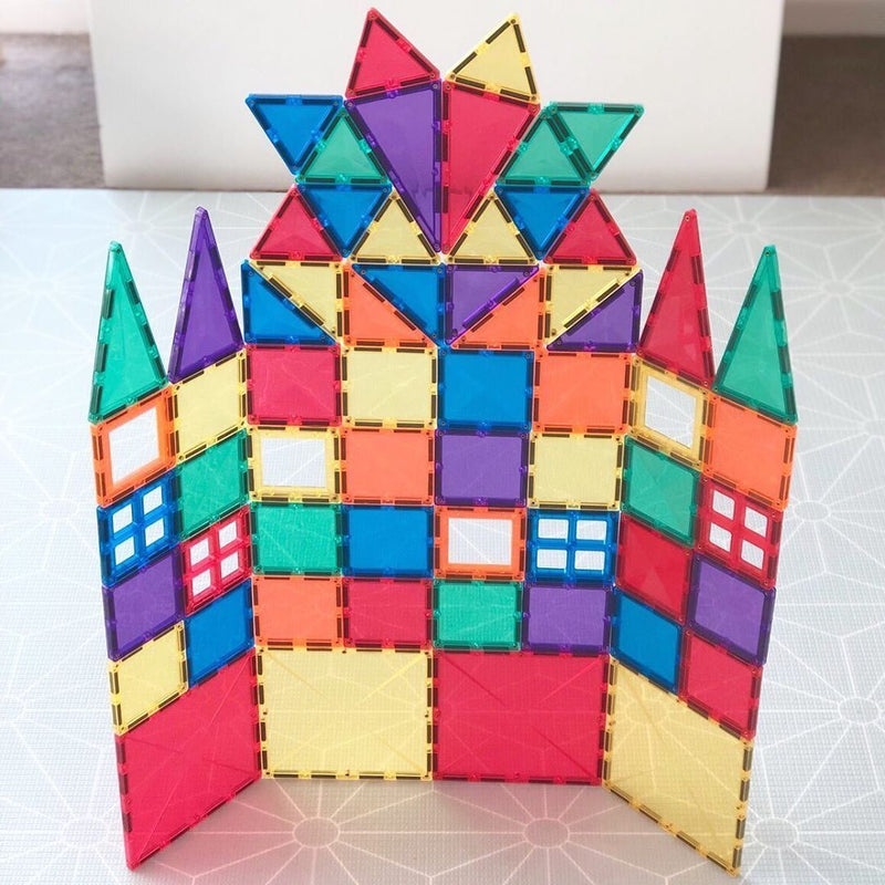 a connetix catsle made using the 62 piece tile set