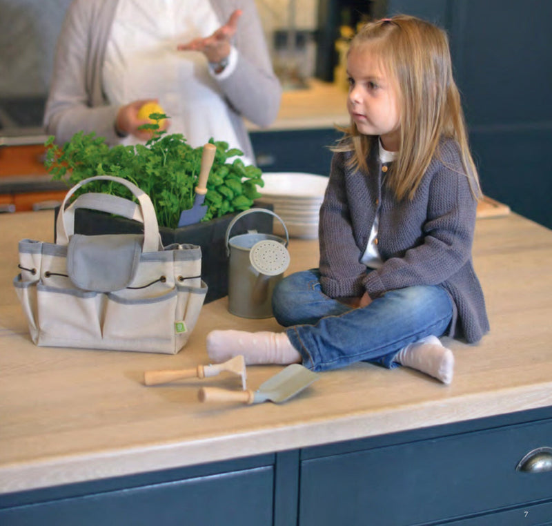 everearth gardening bag with wooden tools