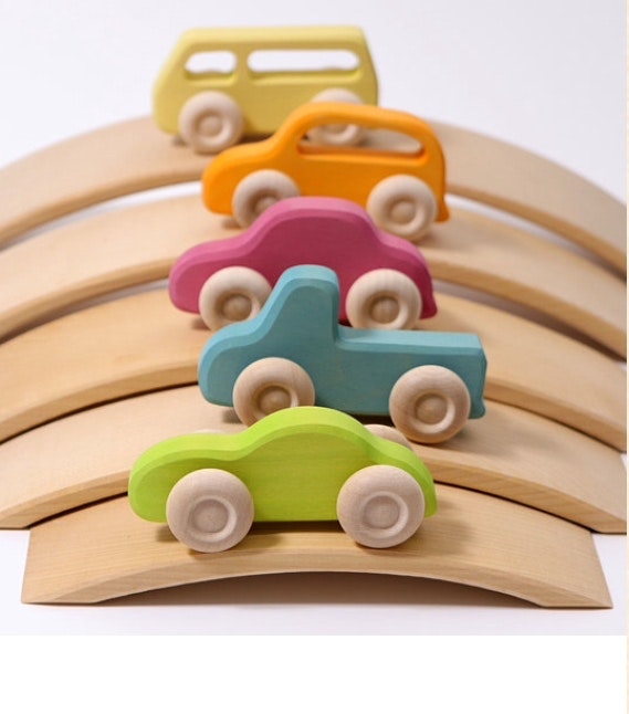 5-wooden-slimline-cars-in-multi-colour-print