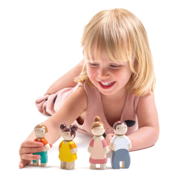 A gorgeous family / four friends for creative and imaginative play. Easy to hold and very colourful. 9 cm in height Recommended age 3+