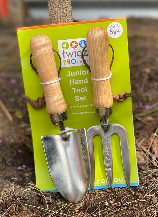 A junior gardening tool set for young gardeners age 4+. Strong and functional from Twigz